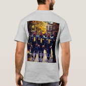 2025年の男性Tシャツのトレンド：スタイルの出会い Tシャツ (裏面)