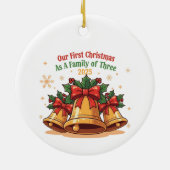 2025年の3つの家族としての初めてのクリスマス | セラミックオーナメント (裏面)