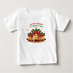 2025年の3つの家族としての初めてのクリスマス ベビーTシャツ