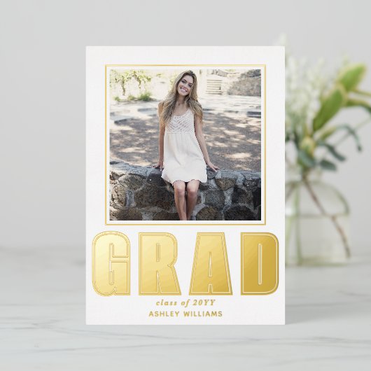 2025年のGRADクラスの卒業ホワイトアナウンス 箔招待状 (立ち正面)