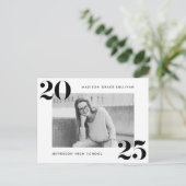 2025年はっきりしたブラックフォト卒業パーティーのクラス インビテーションポストカード (スタンド正面)