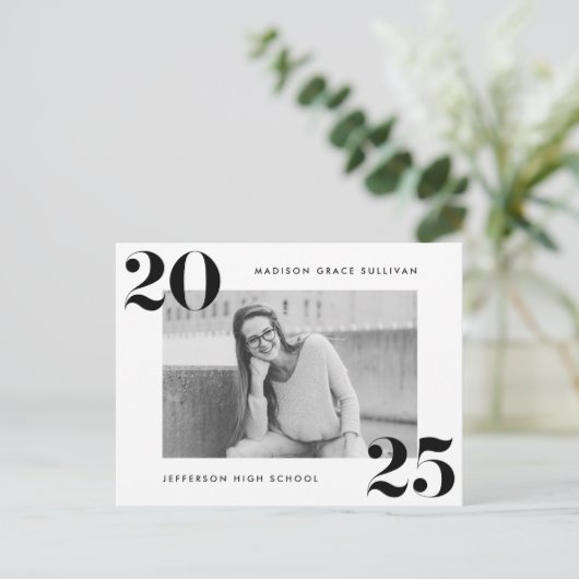 2025年はっきりしたブラックフォト卒業パーティーのクラス インビテーションポストカード (スタンド正面)