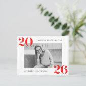 2025年はっきりした赤写真卒業パーティーのクラス インビテーションポストカード (スタンド正面)