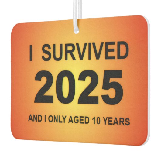 2025年を生き延びた カーエアーフレッシュナー (左)