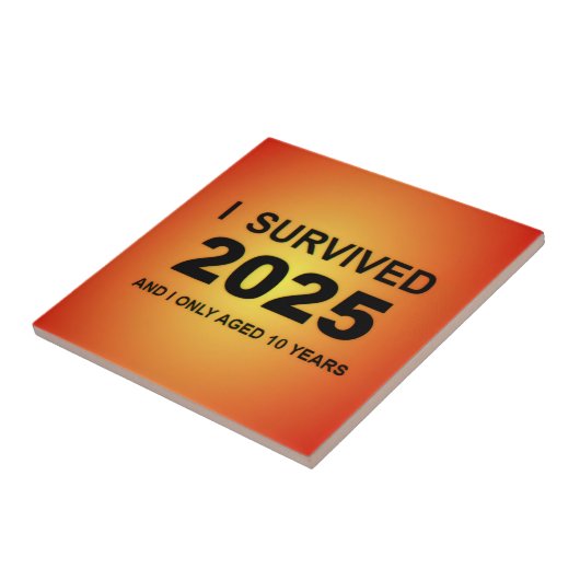 2025年を生き延びた タイル (側面)