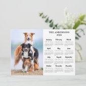 2025年カレンダペットドッグファミリー新年の写真カスタム写真 シーズンカード (スタンド正面)