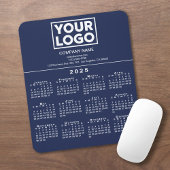 2025年カレンダー会社のロゴとネイビーブルーの文字 マウスパッド