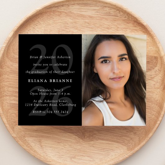 2025年クラスのシンプル白黒写真卒業 招待状