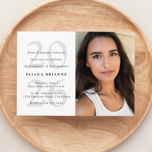 2025年クラスのシンプル白黒写真卒業 招待状