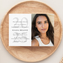 2025年クラスのシンプル白黒写真卒業