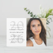 2025年クラスのシンプル白黒写真卒業 招待状 (スタンド正面)