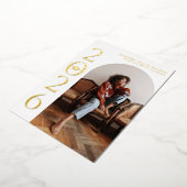 2025年クラスのホワイトアーチフレームの卒業 箔招待状 (回転した状態)