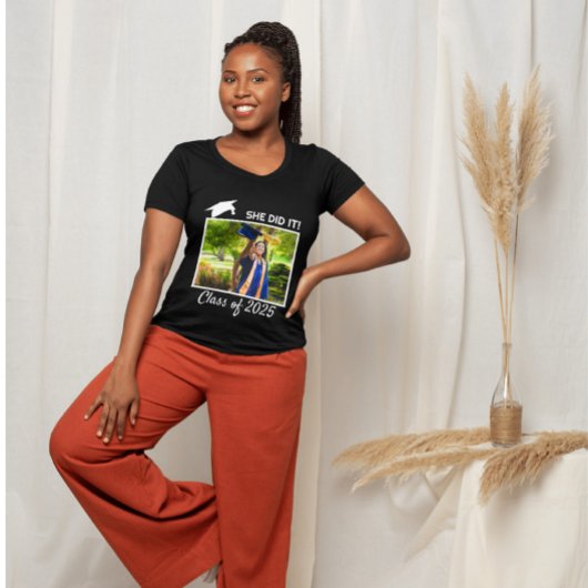 2025年クラスの卒業写真を撮ったおめでとう Tシャツ