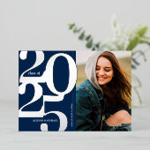 2025年ネイビーシルバー卒業発表カード 箔招待状 (立ち正面)