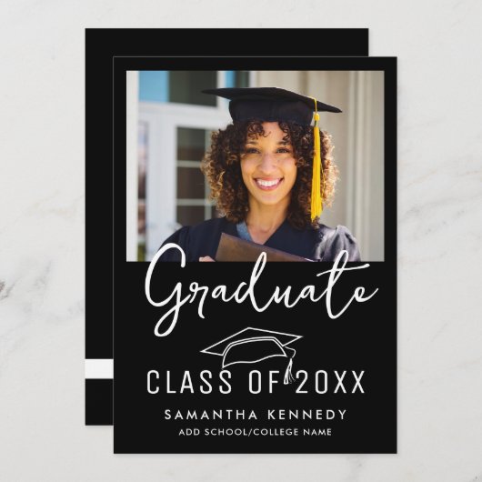 2025年モダングラッドキャップフォトの白黒クラス 招待状 (正面/裏面)