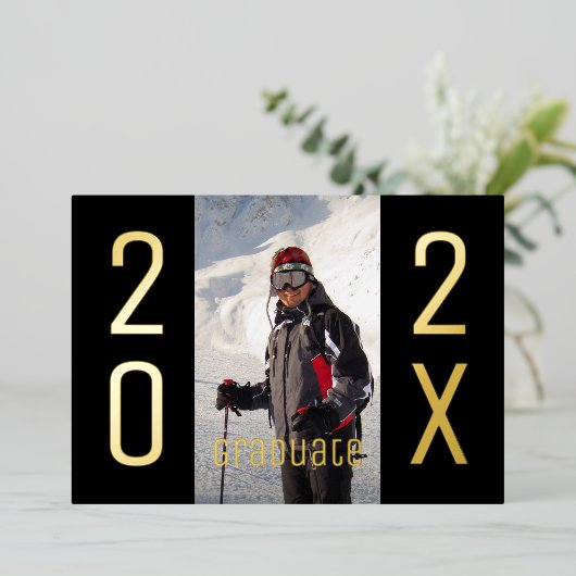 2025年モダン写真卒業パーティー金ゴールド 箔招待状 (立ち正面)