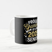 2025年卒業おめでとう ゴールドの卒業おばあちゃん コーヒーマグカップ (正面左)