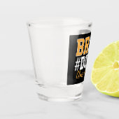 2025年卒業生のBruh Done Class ショットグラス (左)