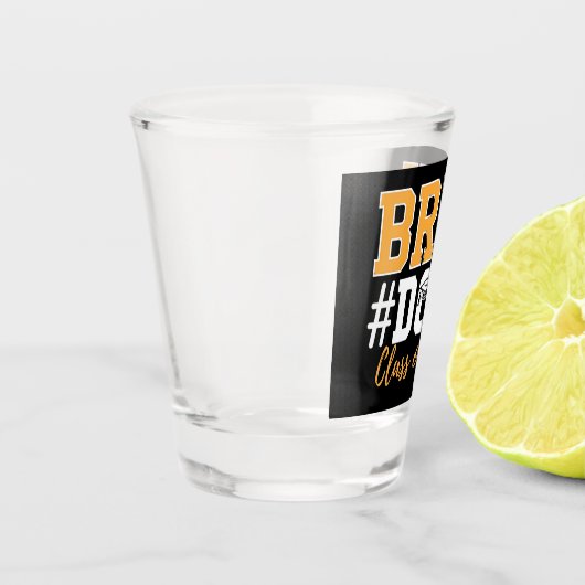 2025年卒業生のBruh Done Class ショットグラス (左)
