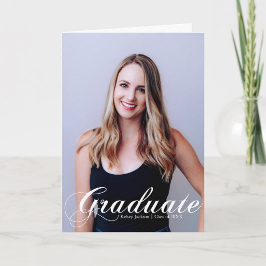 2025年度卒業写真 白い流麗なスクリプト折り 案内状 (正面)