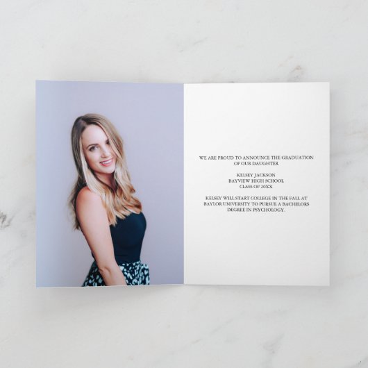 2025年度卒業写真 白い流麗なスクリプト折り 案内状 (内部)