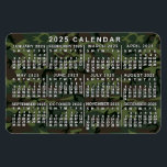 2025年月次カレンダー迷彩迷彩柄緑 マグネット<br><div class="desc">2025年のカレンダーのフレキシブル磁石は、各月の週の日を白で示す。数字の後ろに、デザインは緑と茶色の色合いの迷彩模様を持っている。新年シンプルを制す救済る年の暦。常に日付を知り、この迷彩柄カレンダーを手元に週の日を確認する。</div>