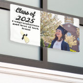 2025年版黒字卒業写真のクラス 横断幕 (ビルの外側)