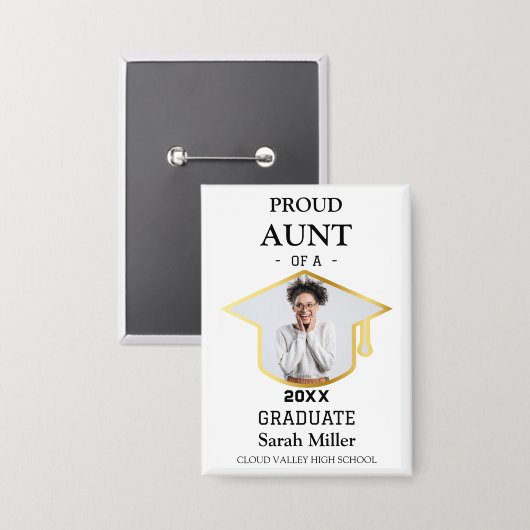 2025年誇りを持った卒業おばさん（写真付き） 缶バッジ (正面/裏面)