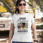 2025年誇りを持った卒業の母 Tシャツ<br><div class="desc">あなたの子供の成果の成功のプライドと輝く！その後誇りを持った、卒業式のTシャツでパーソナライズされた、子供の写真や文字「2025年の卒業生の母誇りを持った」、その名前、高校・大学の名前などを紹介しよう。</div>