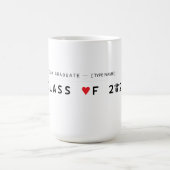2025年誇りを持った卒業マグ – 名パーソナライズされた前 コーヒーマグカップ (中央)