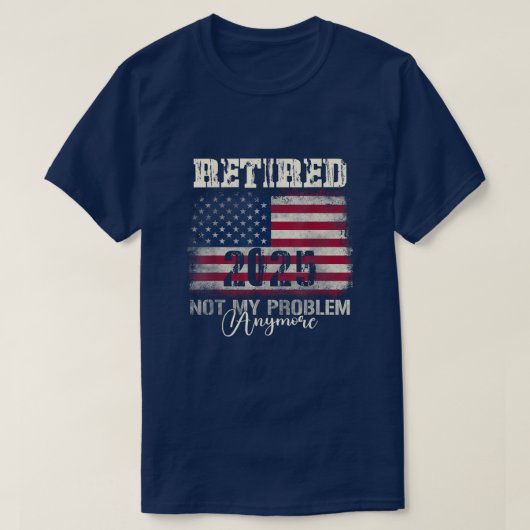 2025年退職したは私の問題ではなくなったアメリカ国旗 Tシャツ (デザイン正面)