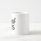 2025年退職したは私の問題ではなくなった、EST 2025 コーヒーマグカップ (中央)