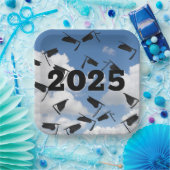 2025年黒卒業ハット・イン・スカイ ペーパープレート (パーティー)