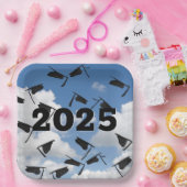 2025年黒卒業ハット・イン・スカイ ペーパープレート (パーティー)