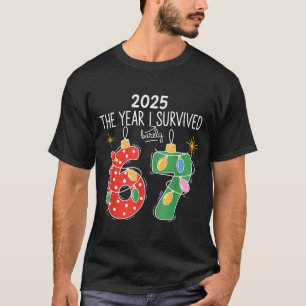 2025年、何とか生き延びた67灯のクリスマス Tシャツ