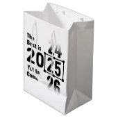 2025最高の年ま来で ミディアムペーパーバッグ (正面アングル)