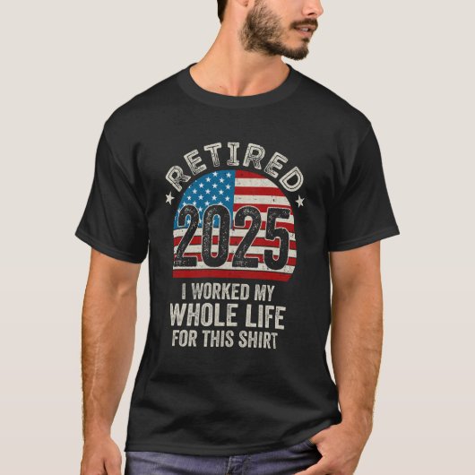 2025退職した年私は私の生涯アメリカ国旗の引退を働いた Tシャツ (正面)