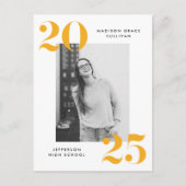 2025黄はっきりしたレタリング写真卒業パーティー インビテーションポストカード (正面)