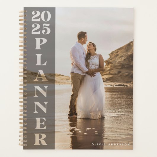 2025 モダンフォトダークパーソナライズされたオーバーレイ プランナー手帳 (正面)