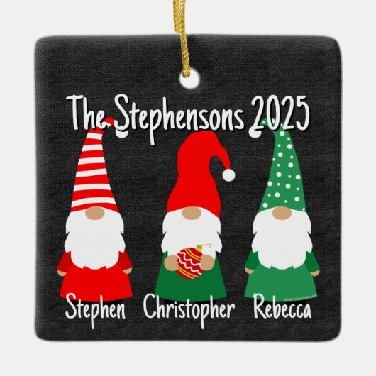 2025 Christmas Gnomes Cute Family 3 Kids Holiday  セラミックオーナメント (正面)