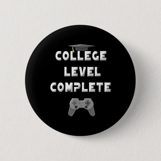 2025 College Level Complete おもしろい Video Gamer Grad 缶バッジ (正面)