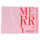 2025 Modern Merry and Bright Red Pink Christmas ラージペーパーバッグ (裏面)