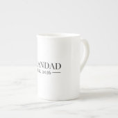 2026年に創設されたおじいちゃん ボーンチャイナマグカップ (正面右)