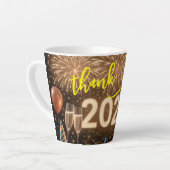2026年の始まりを感謝の気持ちでお祝いしましょう カフェラテマグ (左アングル)