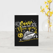 2026年の新しい年をユーモアでクルーズ 船のデザインが面白い カード (黄色い花)