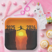 2026年の新年シルエットが崖を飛び立つ ペーパープレート (パーティー)