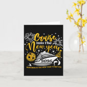 2026年へとクルージング！ 2026年あけましておめでとう カード (黄色い花)