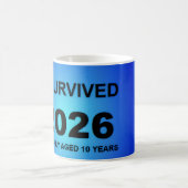 2026年を生き延びた コーヒーマグカップ (中央)