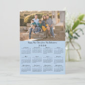 2026年カレンダライトブルー2枚フォトハッピー新年 シーズンカード (スタンド正面)