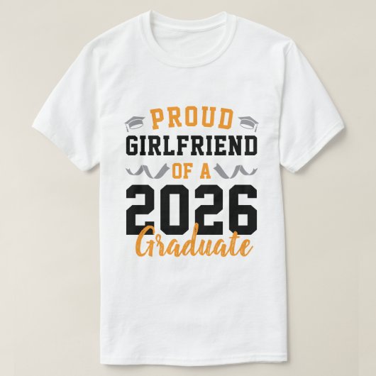 2026年卒業パーティーの自慢の彼女 カスタムデザイン Tシャツ (デザイン正面)